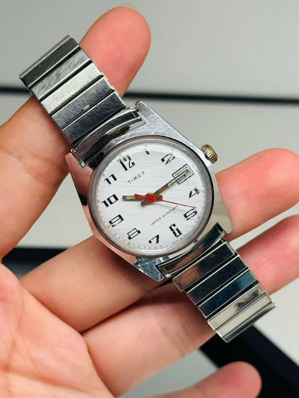 Vintage Timex Hand Wind Women’s Watch White Dial Date Stretch Band Runs 31mm